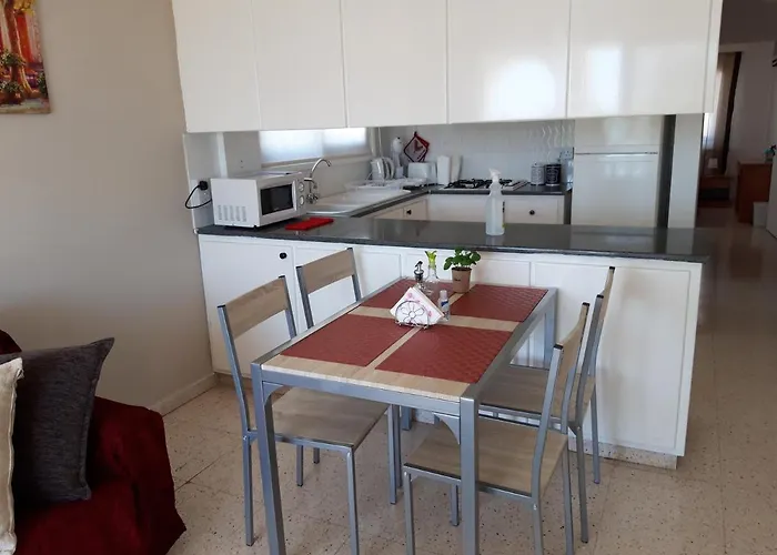 La Veranda Sea View * Lárnaca